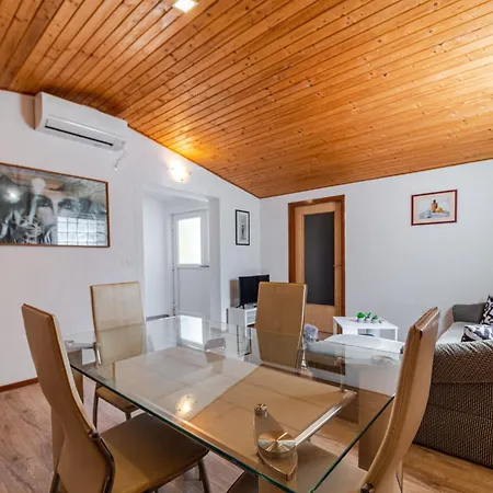 Apartmán Arijana2 Mit Privater Terrasse By Interhome